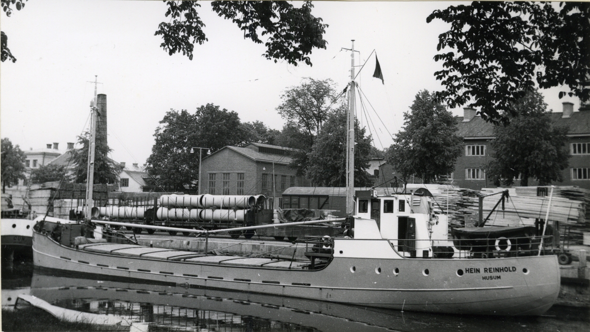 Ägare:/1963-72/: Hans-Heinrich Reinhold. Hemort: Husum.