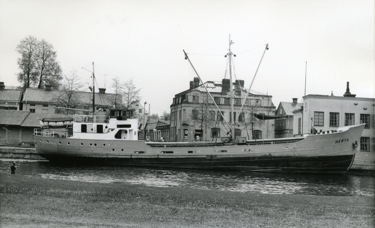 Ägare:/1952-72/: J. Mooy. Hemort: Groningen.