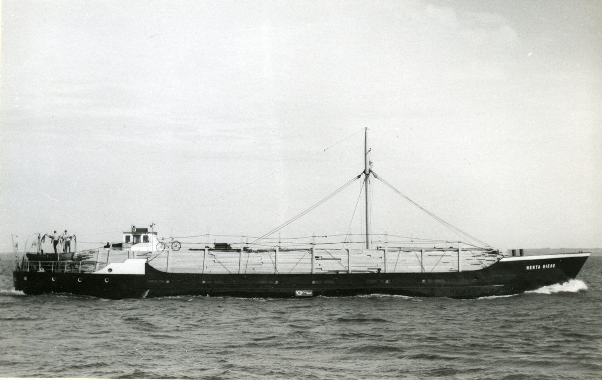 Ägare:/1956-77/: Alfred Giese. Hemort: Hamburg.