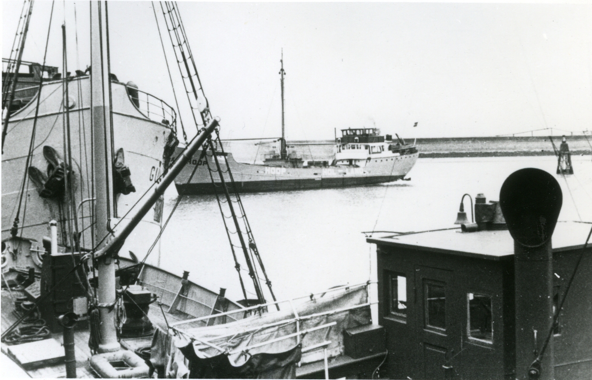 Ägare:/1938-41/: H. Damhof. Hemort: Hoogezand.