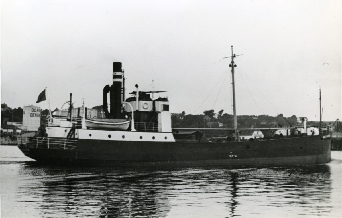 Ägare:/1940-45/: C. Clausen, Dampskibsrederi A/S. Hemort: Odense.