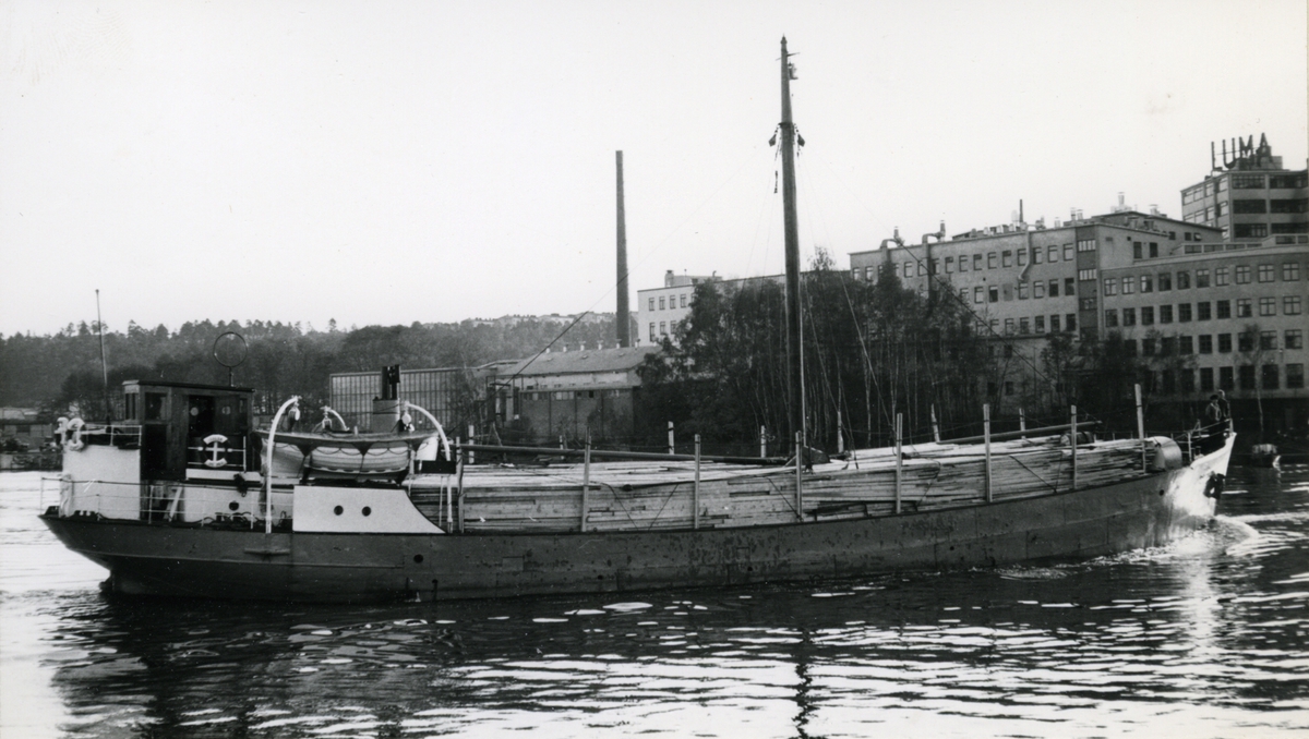 Ägare:/1966-71/: Rederibolaget Isolda. Hemort: Brändö.