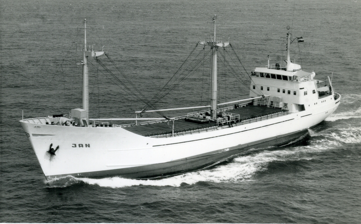 Ägare:/1966-83/: H. Damhof jr. Hemort: Delfzijl.