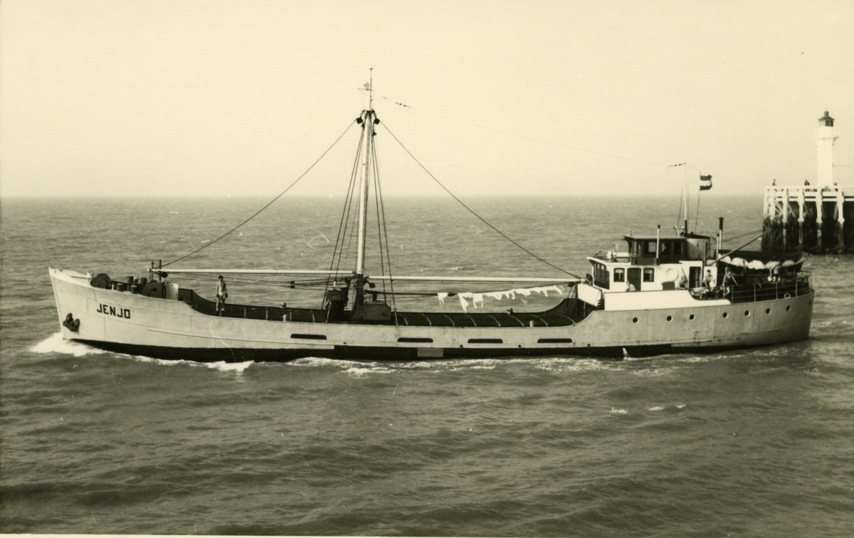 Ägare:/1955-74/: ett partrederi, Huvudredare: A. Koster. Hemort: Harlingen.