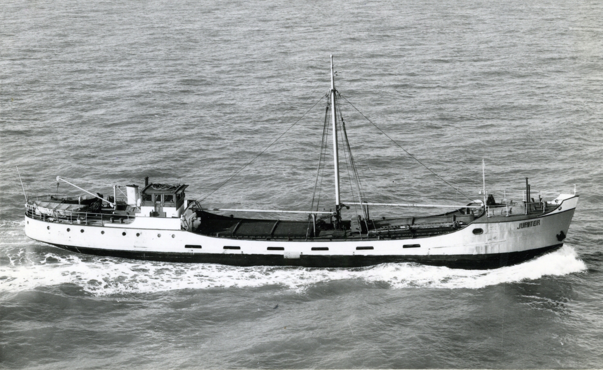 Ägare:/1948-54/: J. Wiltens. Hemort: Delfzijl.