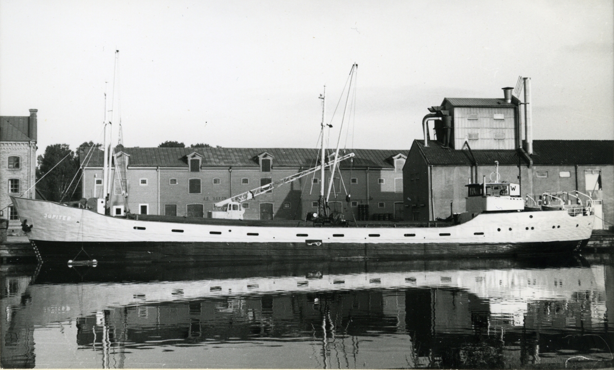 Ägare:/1963-83/: Anna Wolter. Hemort: Hamburg.