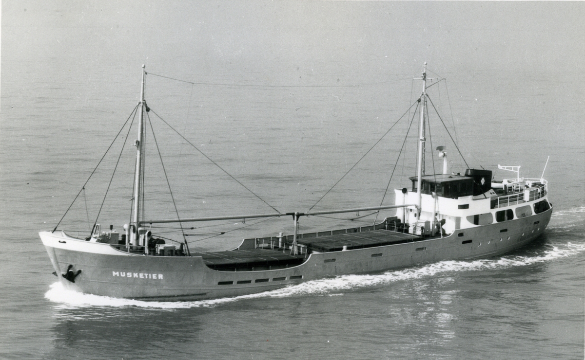 Ägare:/1963-69/: ett partrederi, Huvudredare: J.J. de Looff. Hemort: Noorddijk. /1969-73/: N.V. Dumas. Hemort: Willemstad.