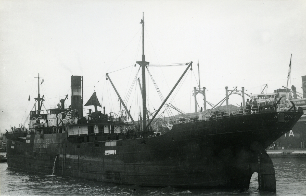 Ägare:/1932-40/: ett partrederi, Huvudredare: Mihkel Männapso. Hemort: Tallinn.