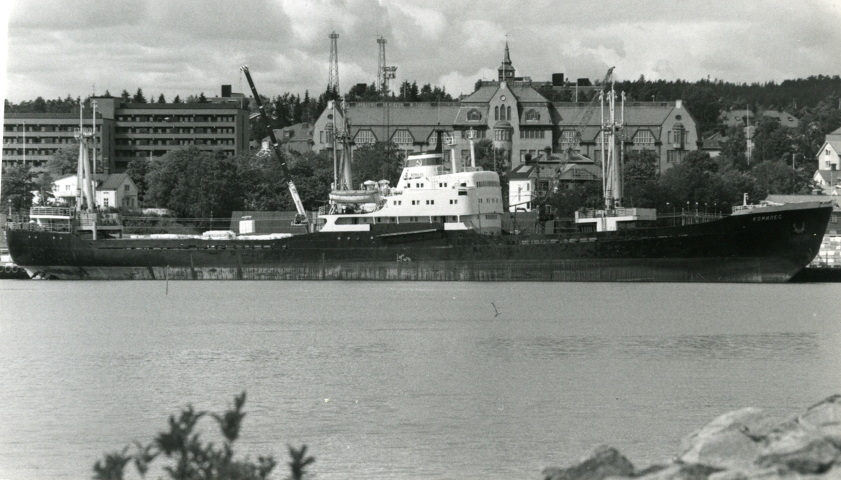 Ägare:/1960-91/: S.S.S.R. - Baltiskoye Morskoye Parokhodstvo. Hemort: Leningrad.