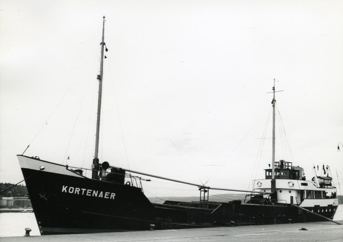 Ägare:/1949-61/: Hollandsche Zeereederij. Hemort: Rotterdam.