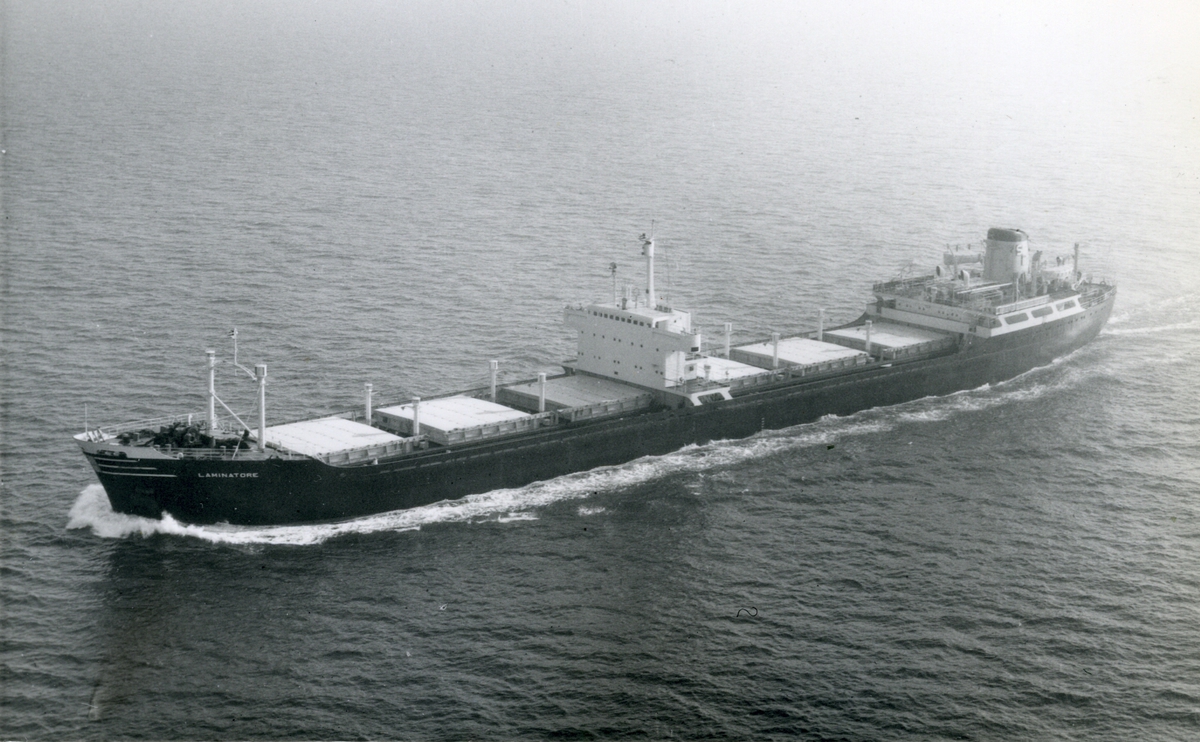 Ägare:/1957-82/: Italsider, Alti Forni & Acciaierie Riuniti Ilva & Cornigliano S.p.A. Hemort: Genova.