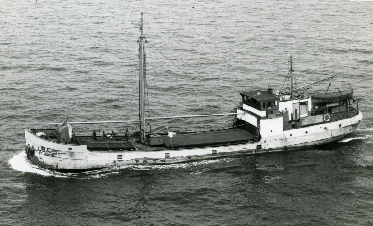 Ägare:/1953-55/: L. van der Veen. Hemort: Groningen.