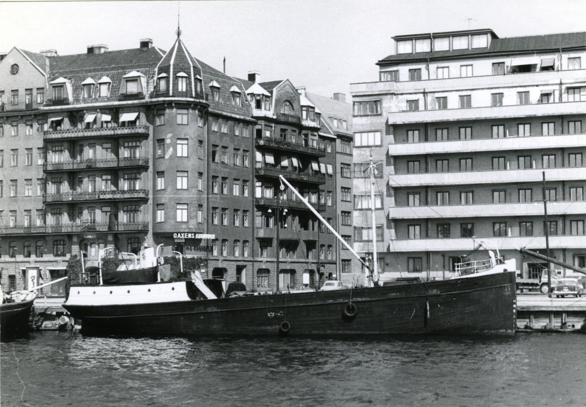Ägare:/1956-64/: Stina Lindberg. Hemort: Stockholm.