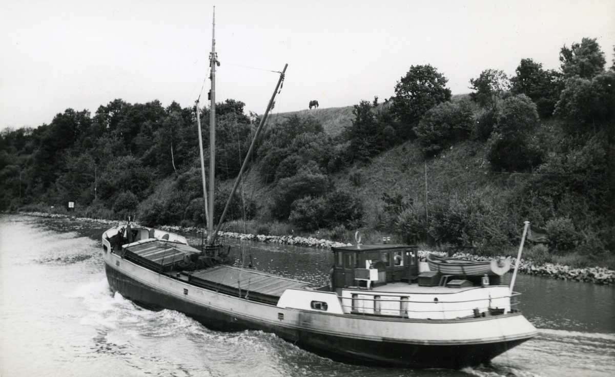Ägare:/1957-60/: Klaus Schwenn. Hemort: Hamburg.