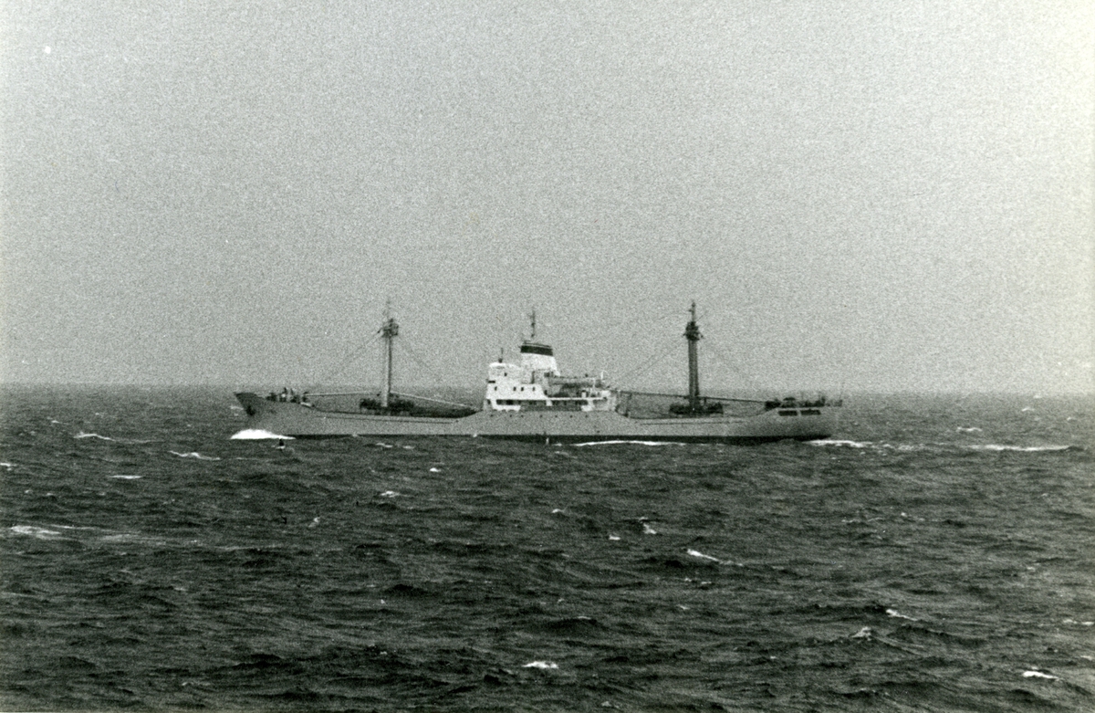 Ägare:/  -70/: S.S.S.R. - Latvian Shipping Co. Hemort: Riga.