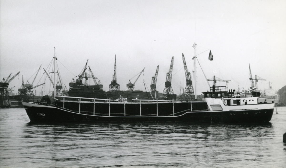 Ägare:/1966-75/: G. Dost. Hemort: Groningen.