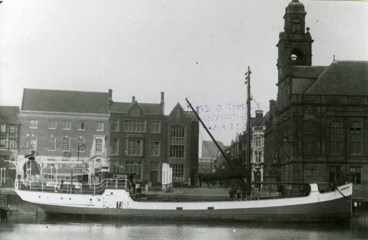 Ägare:/1934-42/: A. Pekelder. Hemort: Groningen.