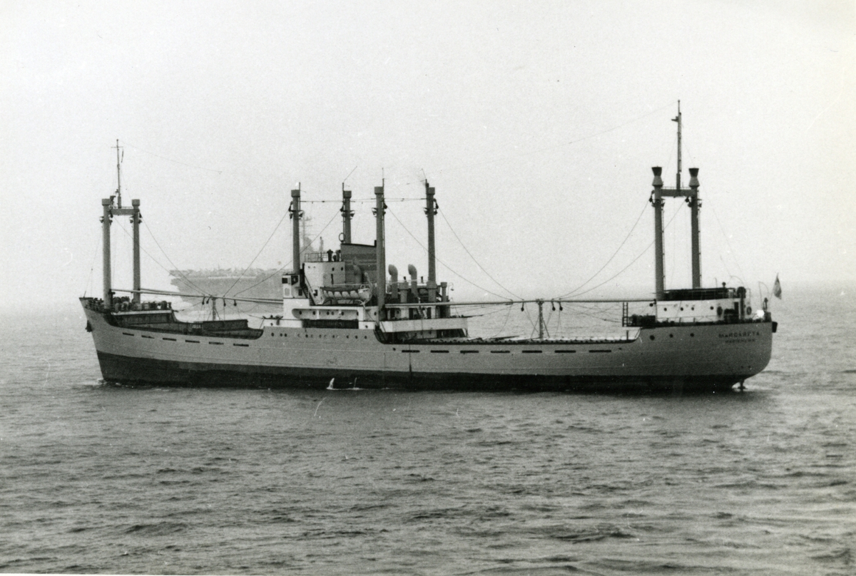 Ägare:/1953-77/: Ångfartygs AB Alfa. Hemort: Mariehamn.