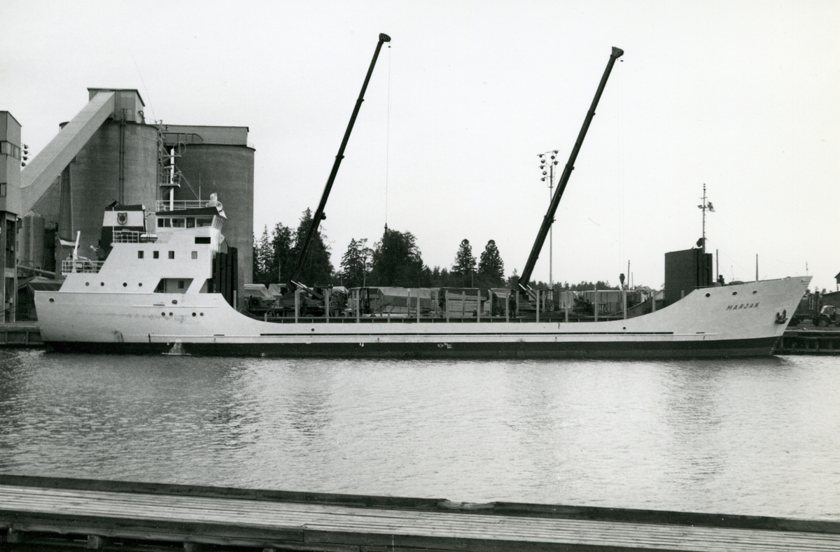 Ägare:/1977-86/: H. Buitenwerf. Hemort: Groningen.