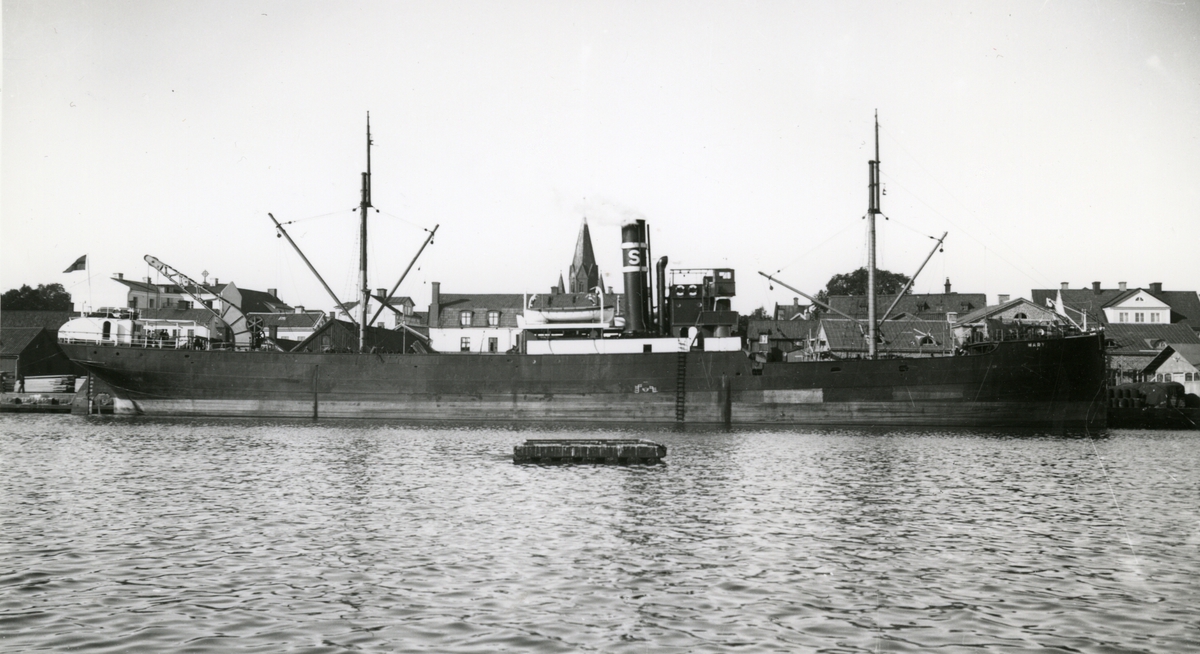Ägare:/1940-43/: Rederi AB Skansholmen. Hemort: Västervik.