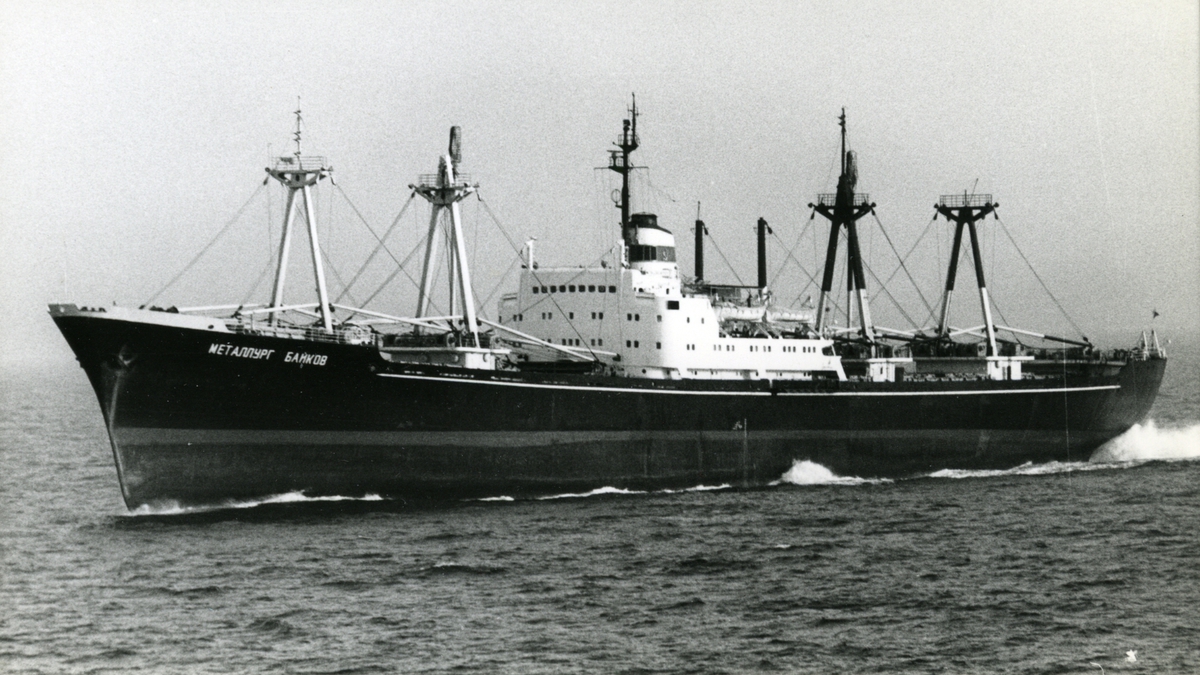 Ägare:/196 -85/: S.S.S.R. - Black Sea Shipping Co. Hemort: Odessa.