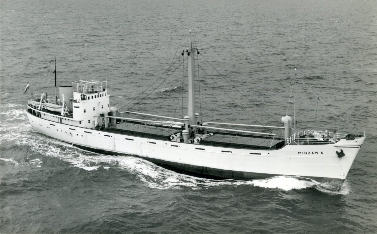 Ägare:/1951-70/: N.V. van Nievelt, Goudriaan & Co:s Stoomvaart Mij.  Hemort: Rotterdam.