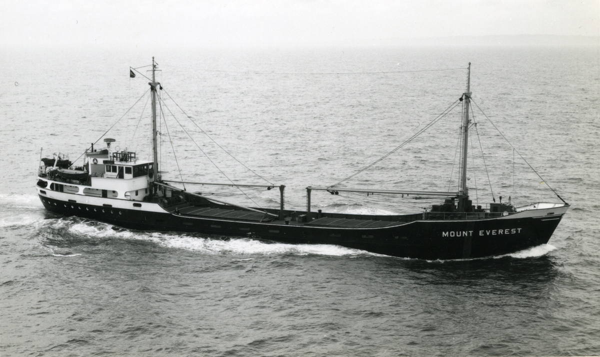 Ägare:/1954-71/: P. de Wit & Chr. Bakker. Hemort: Groningen.