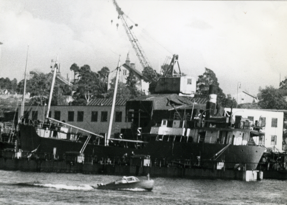 Ägare:/1943-50/: Rederi AB Nordic. Hemort: Stockholm.
