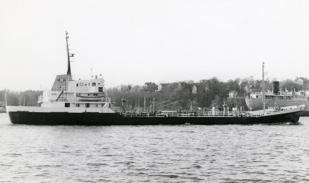 Ägare:/1969-93/: Rederi AB Brevik. Hemort: Öckerö.