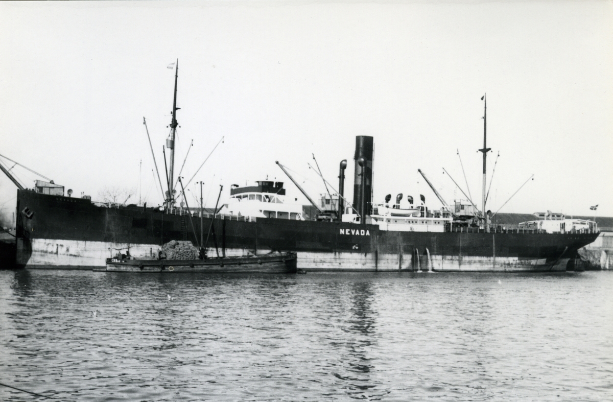 Ägare:/1917-42/: Det Forenede Dampskibs-Selskab A/S. Hemort: Köpenhamn.