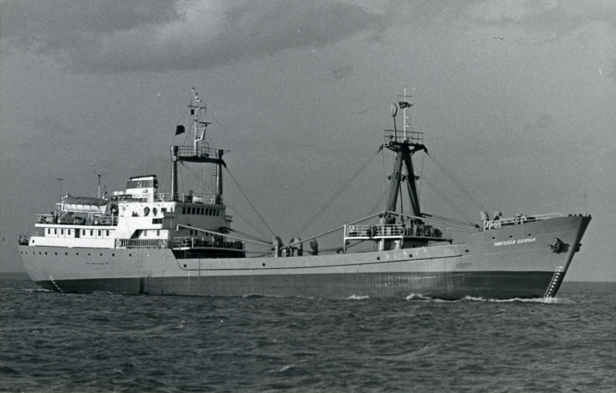 Ägare:/1969-  /: S.S.S.R. - Northern Shipping Co. Hemort: Arkhangelsk.