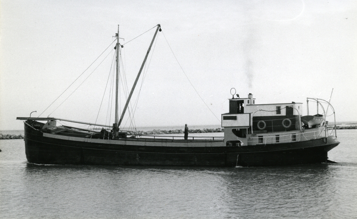 Ägare:/1957-64/: Evert Palmberg. Degerhamn.