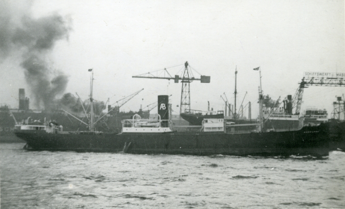 Ägare:/1931-38/: Ångfartygs AB Tirfing. Hemort: Göteborg.
