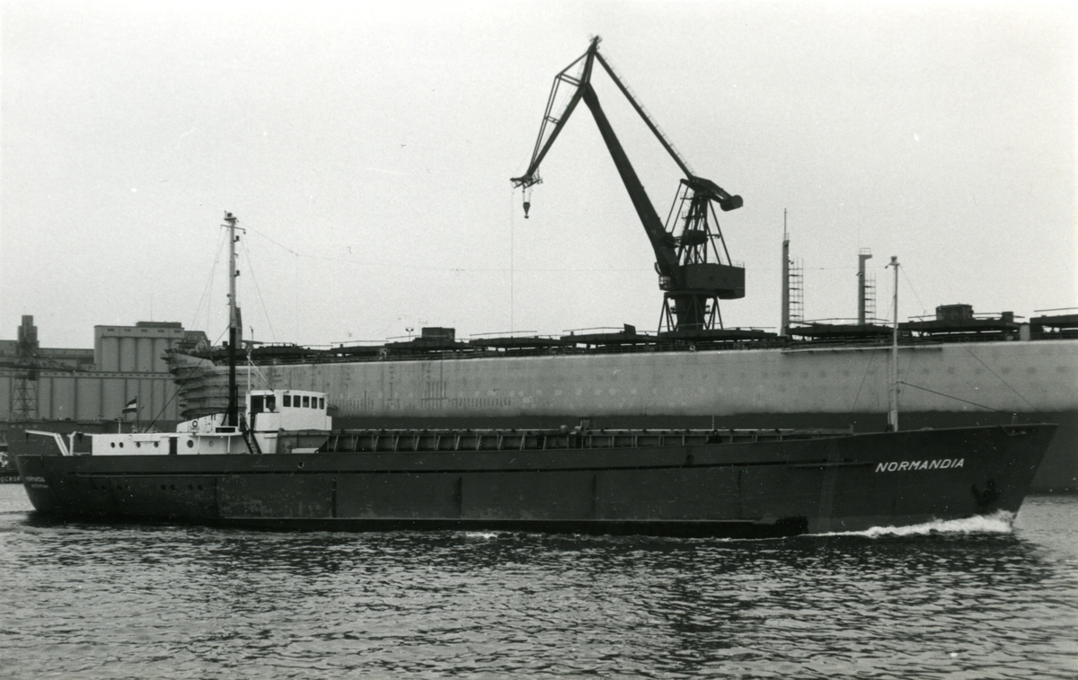 Ägare:/1964-71/: N.V. Scheepvaart Maatschappij Ella. Hemort: Amsterdam.