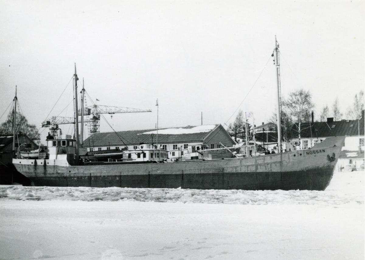 Ägare:/1940-62/: Rederi AB Kinnekulle. Hemort: Lidköping.