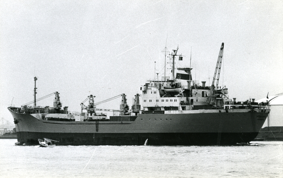 Ägare:/1967-  /: S.S.S.R. - Baltic Shipping Co. Hemort: Leningrad.