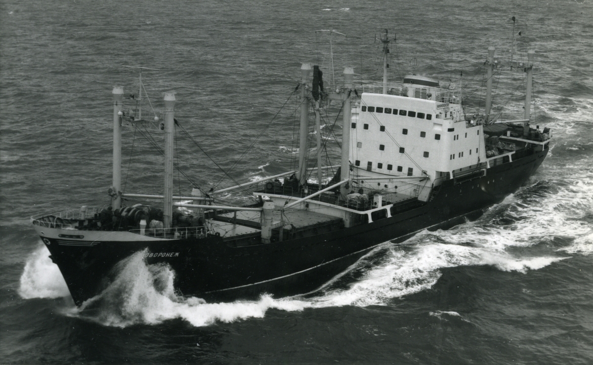 Ägare:/1963-71/: S.S.S.R. - Murmansk Shipping Co. Hemort: Murmansk.