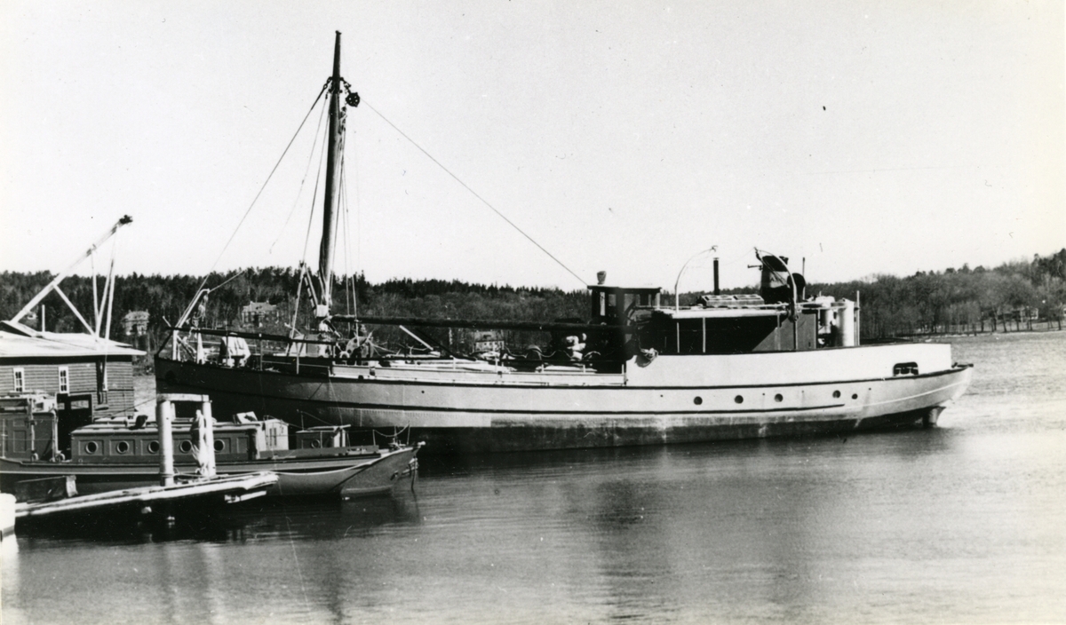 Ägare:/1934-61/: AB Karta & Oaxens Kalkbruk. Hemort: Stockholm.