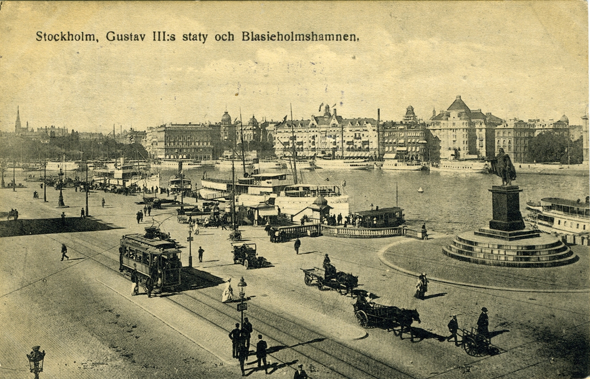 Stockholm. Gustaf III:s staty och Blasieholmshamnen.
SLT 11741