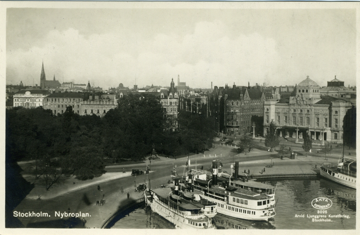 Stockholm. Nybroplan
Äkta fotografi. 3025
Axel Ljunggrens Konstförlag, Stockholm. Svensk tillverkning.
