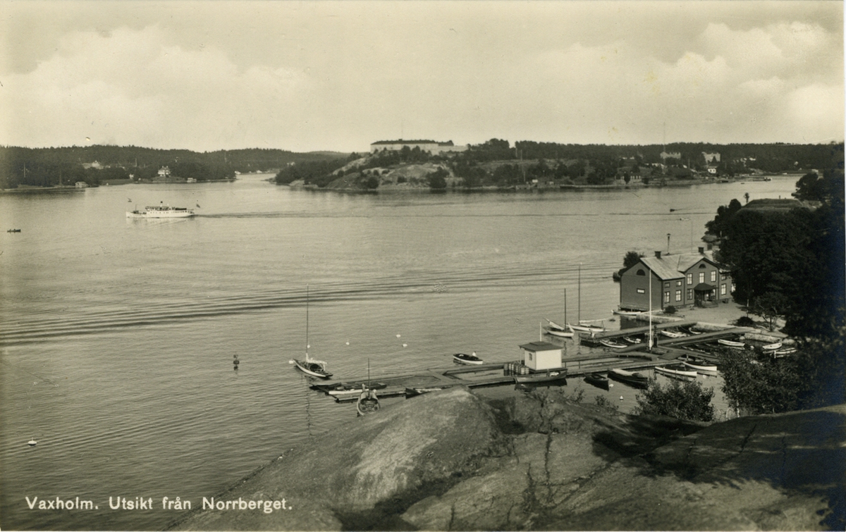 Vaxholm. Utsikt från Norrberget.
Förlag: Anna Strömbergs Bokhandel.