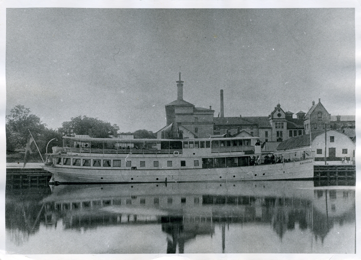 Ångaren Ragnhild i Mälarhamnen i Södertälje c:a 1904-1906.
Torekällbergets museum