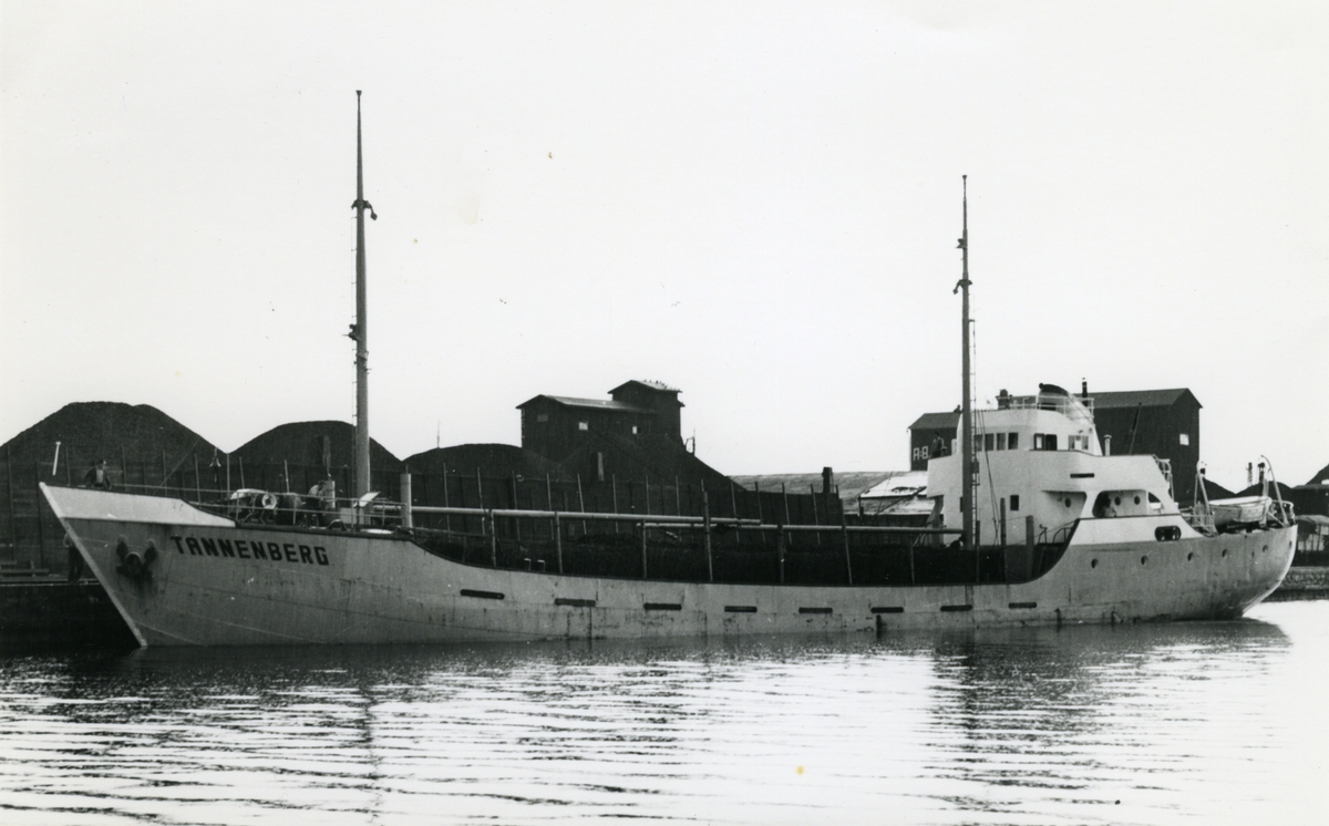 Ägare:/1946-55/: Nordsee Deutsche Hochseefischerei A.G. Hemort: Cuxhaven, /1955-59/: Ernst Böse & Gerhard Heyenga,
/1959-65/: Ernst Böse, /1965-70/: Karl Kruse. Alla med hemort: Emden.