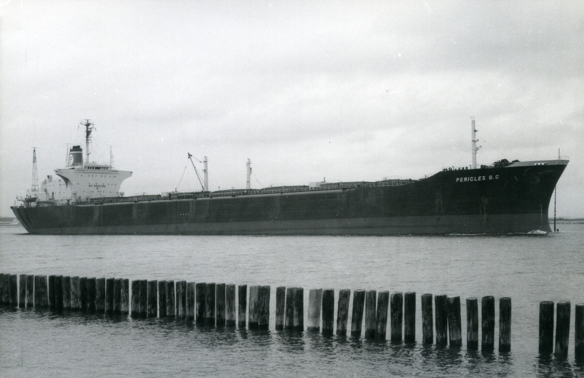 Ägare:/1977-83/: Trade Ambassador Line Inc. Hemort: Peiraievs.