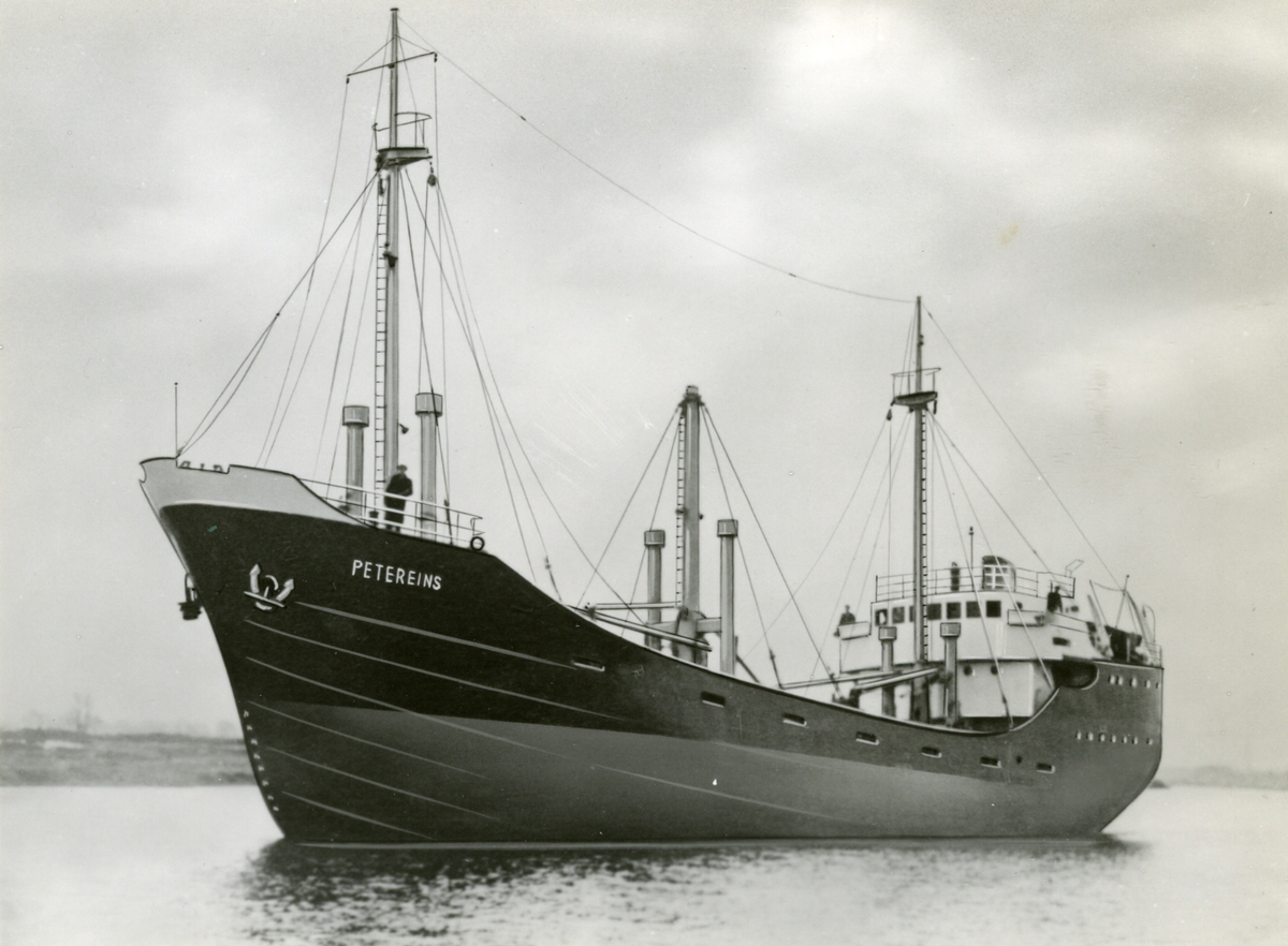 Ägare:/1952-55/: Reederei Karl Peters K.G. Hemort: Papenburg.