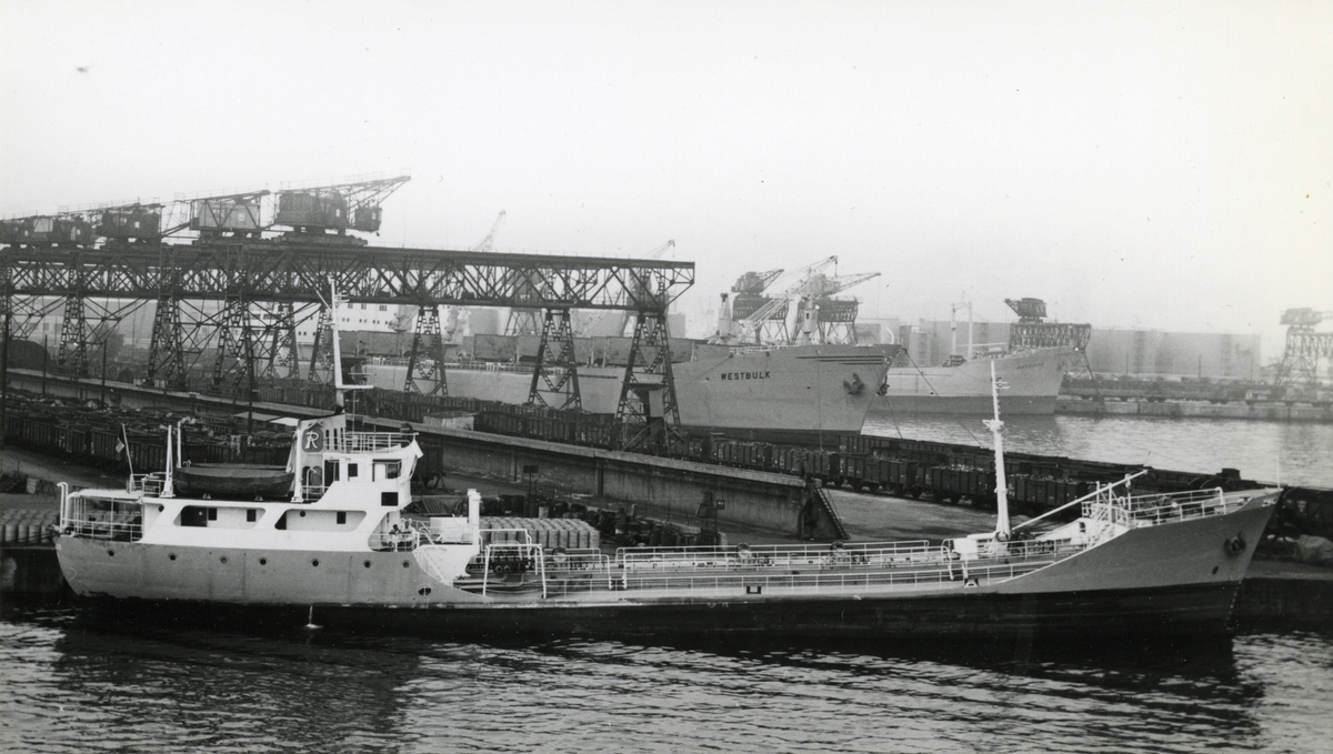 Ägare:/1969-79/: Ralfmare S.p.A. di Navigazione. Hemort: Genova.