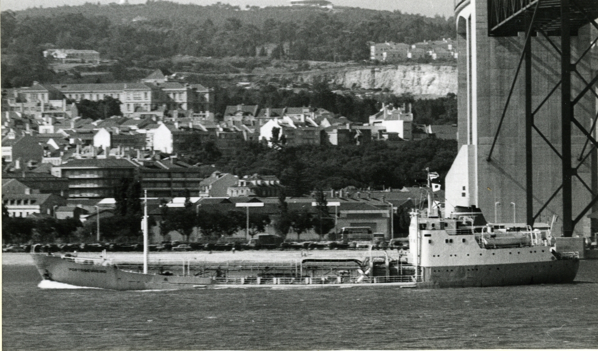Ägare:/1968-78/: Transnavi Sociedade Portuguesa de Navios Cisternas S.A.R.L. Hemort: Lisboa.