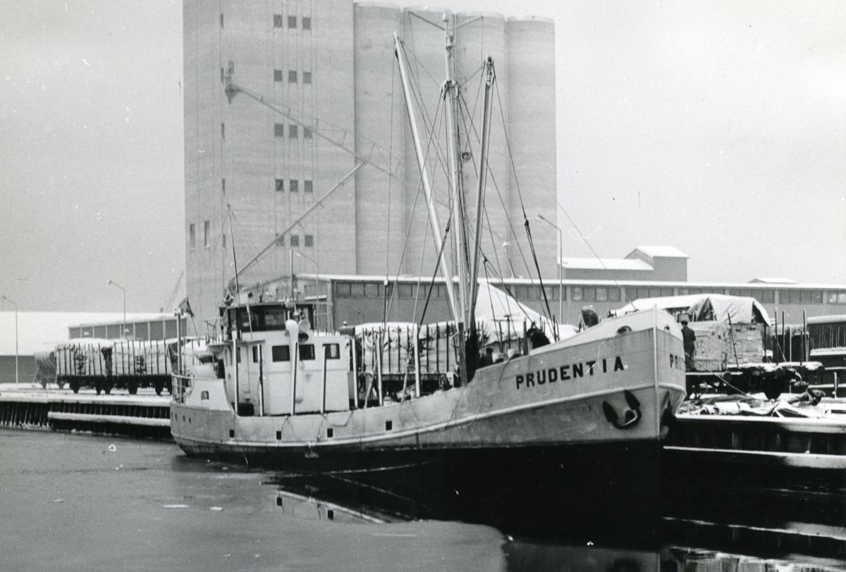 Ägare:/1954-70/: Hooite Muller. Hemort: Amsterdam.