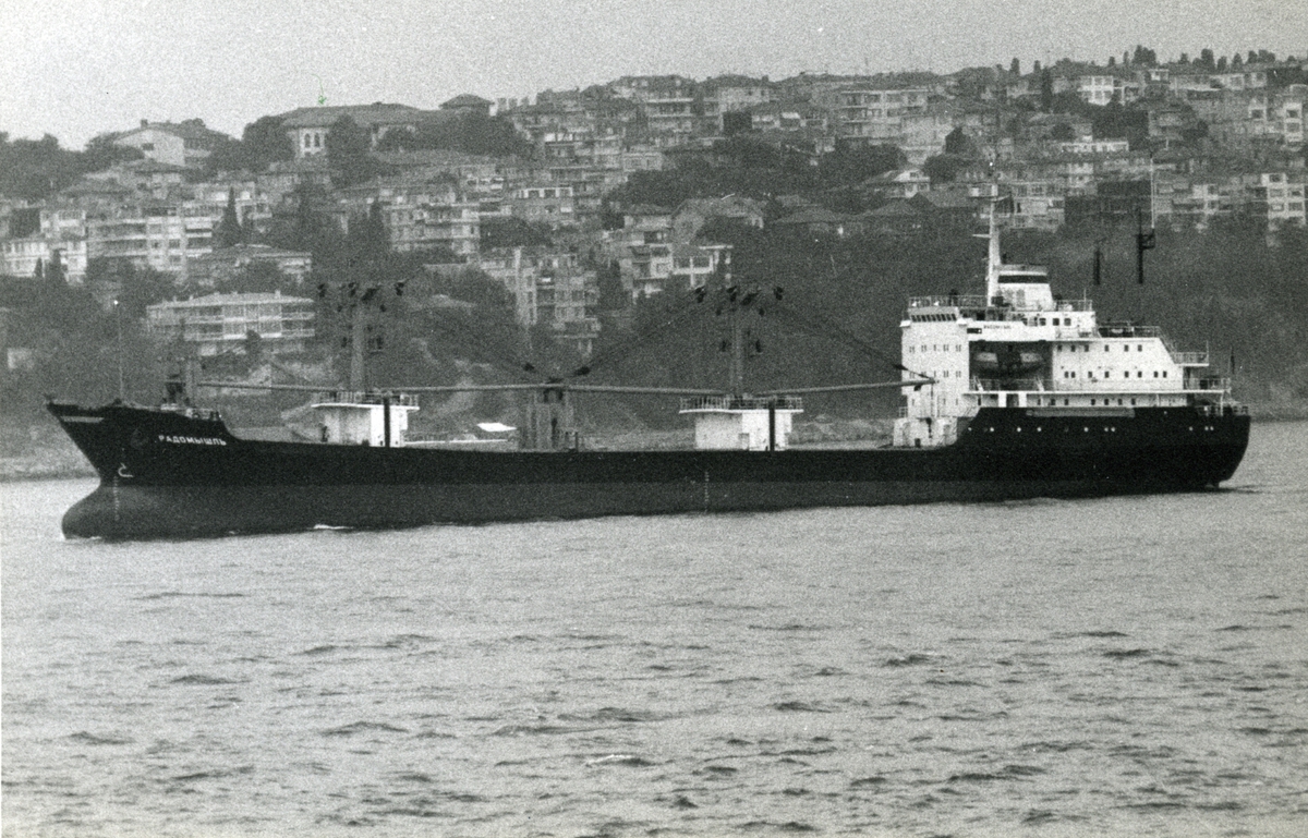 Ägare:/1974-91/: S.S.S.R. - Soviet Danube Shipping Co. Hemort: Izmail.