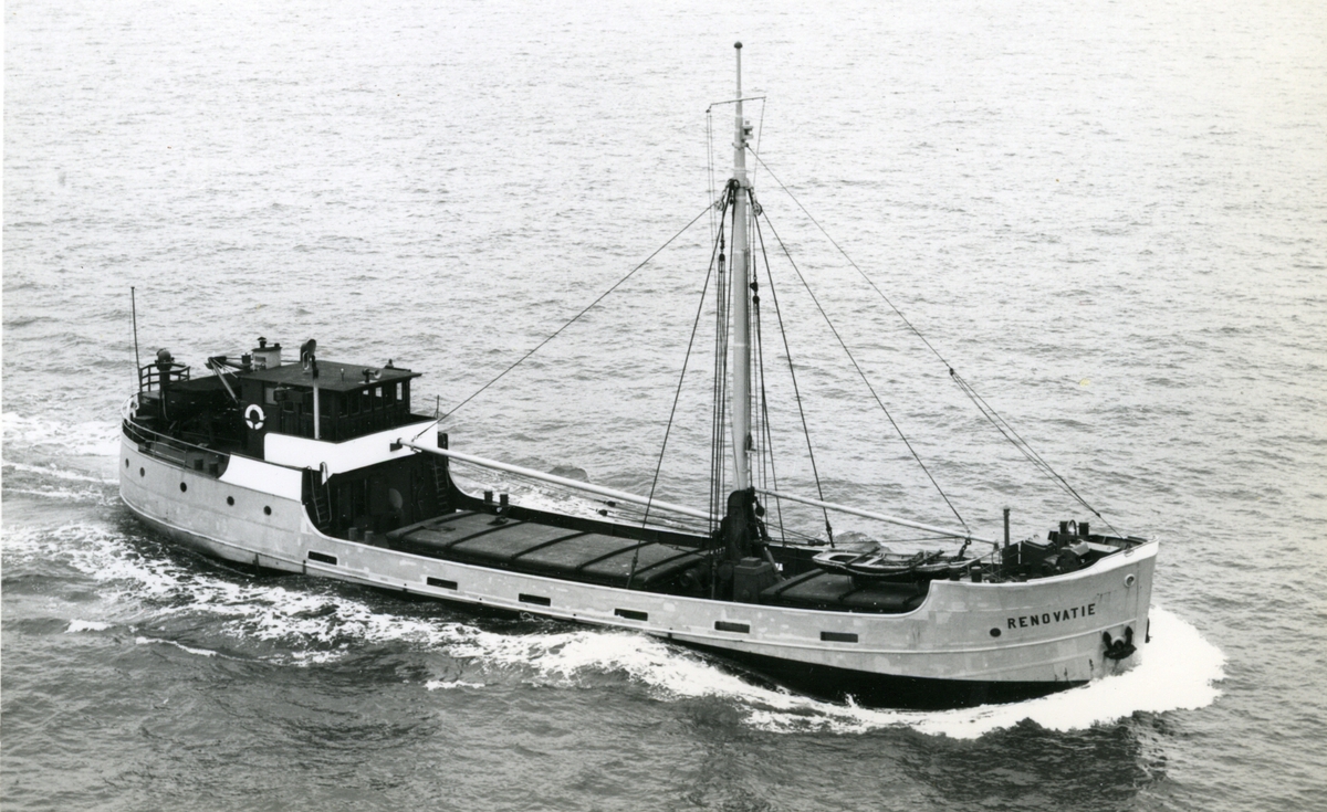 Ägare:/1957-61/: H.,J. & S. Steenstra. Hemort: Delfzijl.